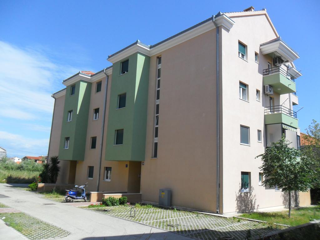 Apartment Ivan Трогир Екстериор снимка