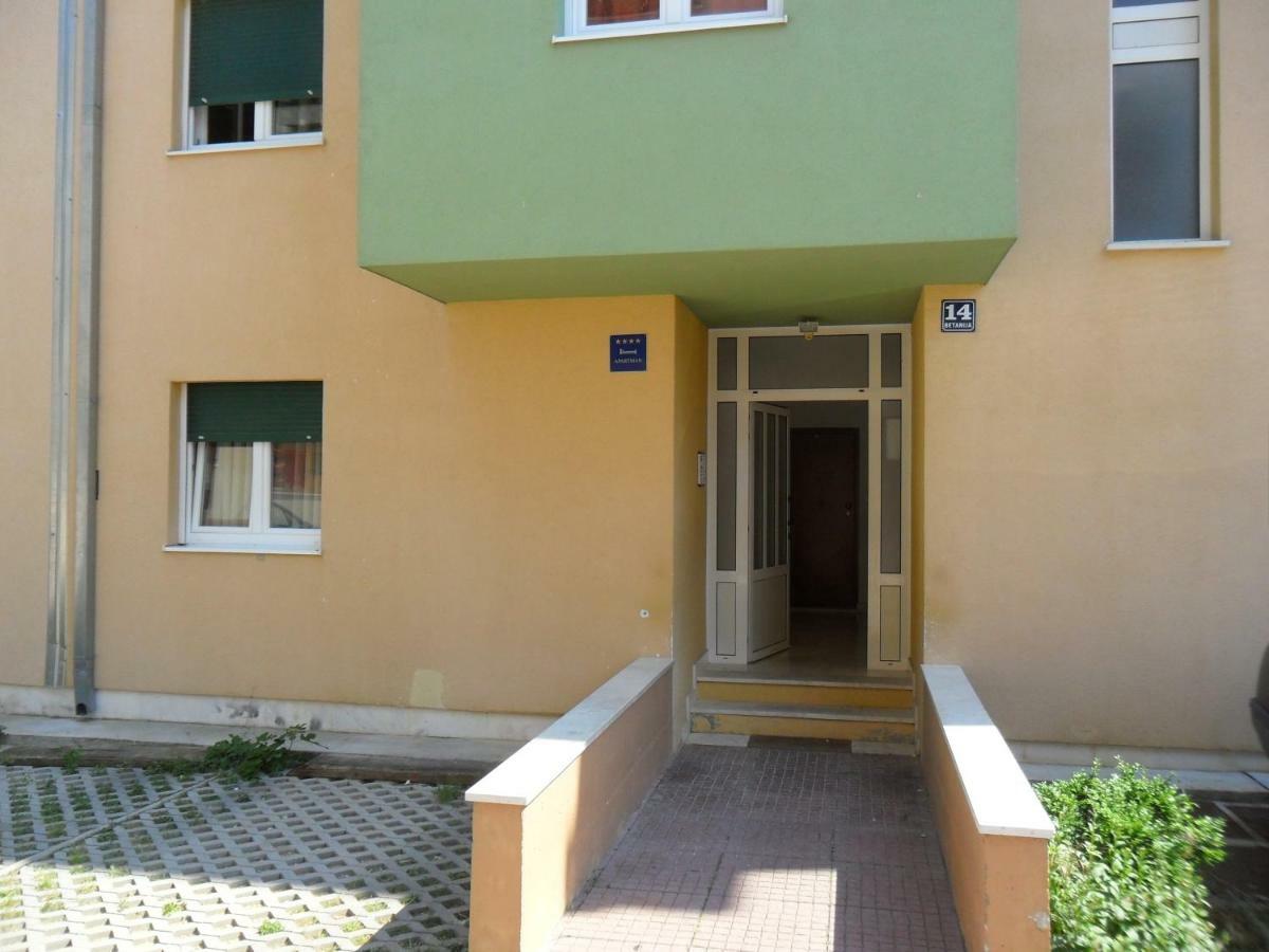 Apartment Ivan Трогир Екстериор снимка
