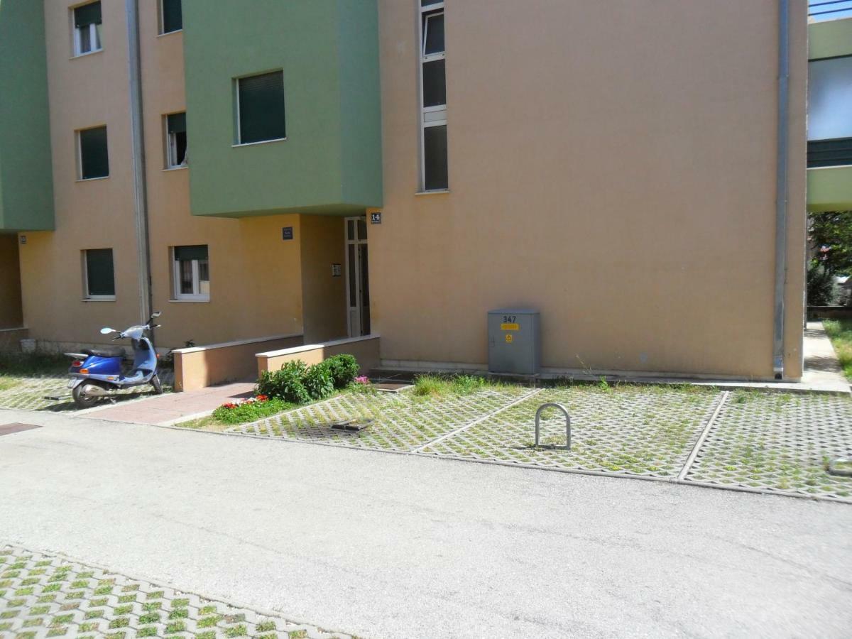 Apartment Ivan Трогир Екстериор снимка
