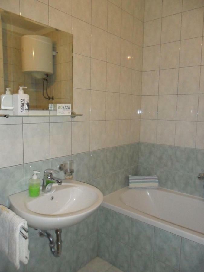 Apartment Ivan Трогир Екстериор снимка