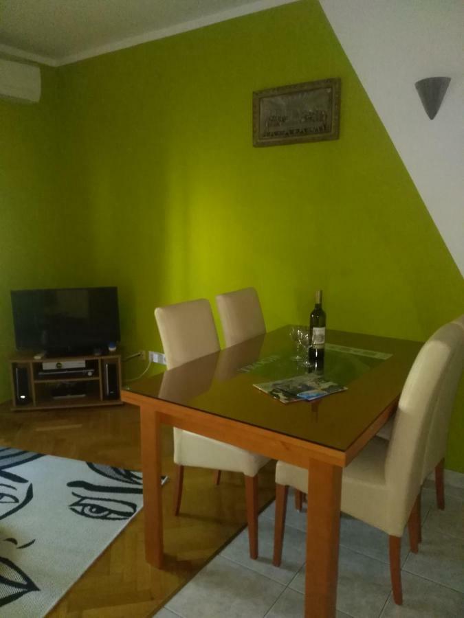 Apartment Ivan Трогир Екстериор снимка